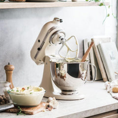 KitchenAid Robot Pâtissier I Artisan I Robot cuisine multifonctions à tête inclinable I Avec 4 accessoires I Bol de 4,8L | Crème