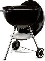 Weber Classic Kettle barbecue au charbon de bois, surface de cuisson Ø 57cm, barbecue avec couvercle et cuve en acier emaillé, thermomètre intégré au couvercle, trépied et roues - Noir (1341504)