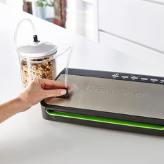 FoodSaver FFS005X Machine sous Vide avec Compartiment de Rangement pour Rouleau et Cutter, Fonction Pulse pour Aliments Fragiles, Inclus Accessoires et Sacs de Mise sous Vide Assortis
