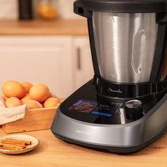 Cecotec Robot de Cuisine Mambo Black. 23 Fonctions, 10 Niveaux de Température, 1700W, 2,5 kg de Pâte, Cruche de 3,3L, 10 Vitesses, Minuterie, Température Réglable de 37 °C à 120 °C