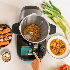 Cecotec Robot de Cuisine Mambo Black. 23 Fonctions, 10 Niveaux de Température, 1700W, 2,5 kg de Pâte, Cruche de 3,3L, 10 Vitesses, Minuterie, Température Réglable de 37 °C à 120 °C