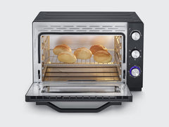 SEVERIN Mini-Four à chaleur tournante 42 L avec pierre à pizza et tournebroche, Four posable 1 800 W design élégant, électrique avec minuteur 120 min, Noir/Inox, TO 2058