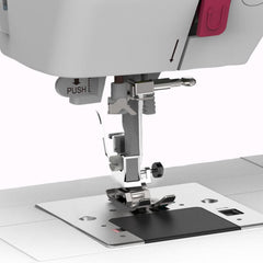 Bernette Sew&GO8 Machine à coudre ordinateur avec 197 programmes de couture, bras libre, écran multifonction, couture, patchwork, matelassage, White