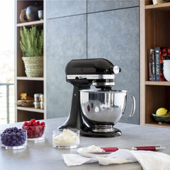 KitchenAid Robot Pâtissier I Artisan I Robot cuisine multifonctions à tête inclinable I Avec 4 accessoires I Bol de 4,8L | Crème