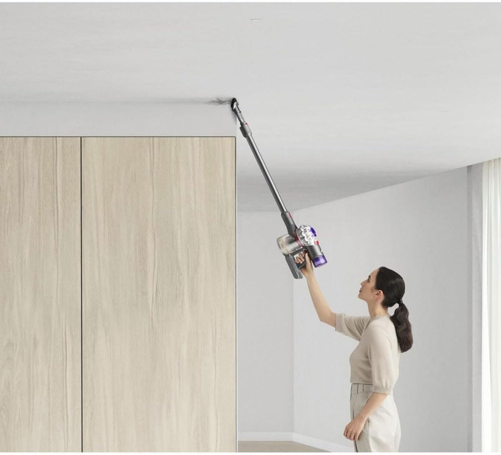 Dyson V8 Advanced™ Aspirateur Balai sans Fil – 130 AW, 40 Min d’autonomie, Brosse Motorbar Auto-démêlante, Accessoires combinés, Station Murale, Argent/Nickel
