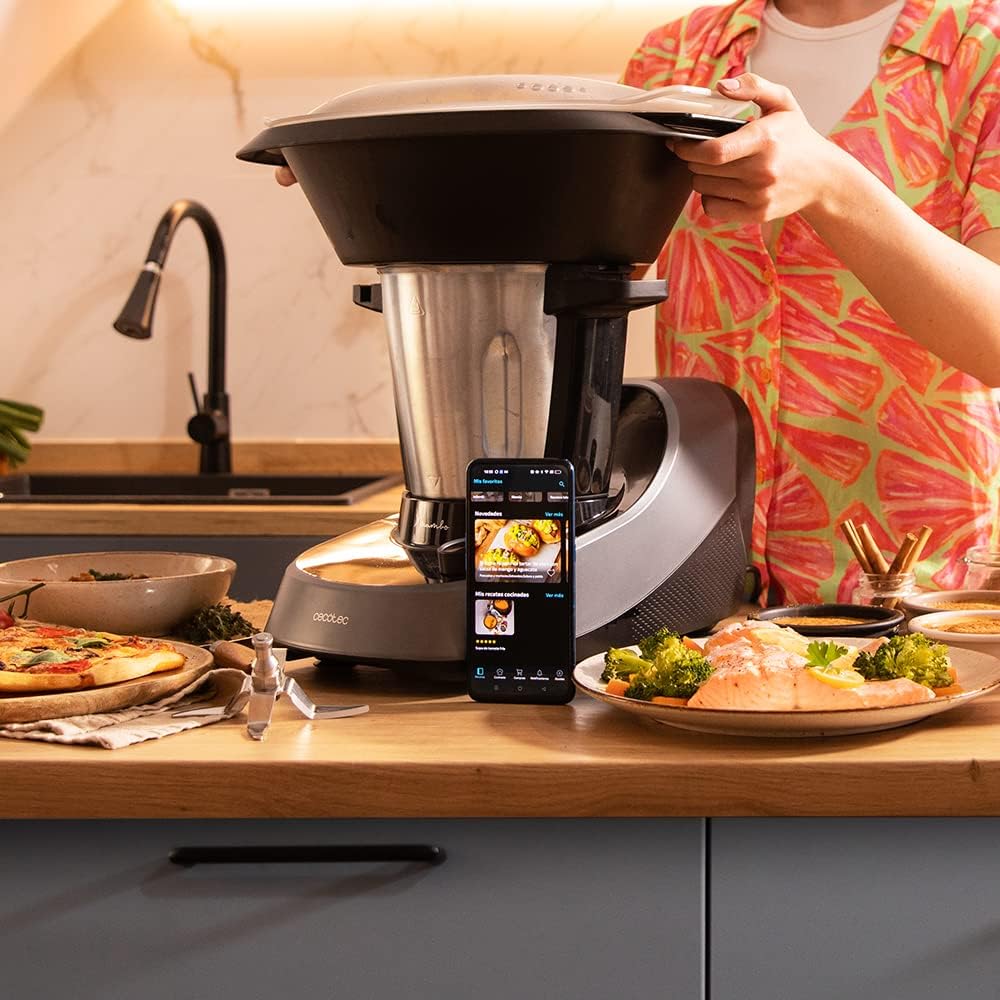 Cecotec Robot de Cuisine Mambo Black. 23 Fonctions, 10 Niveaux de Température, 1700W, 2,5 kg de Pâte, Cruche de 3,3L, 10 Vitesses, Minuterie, Température Réglable de 37 °C à 120 °C