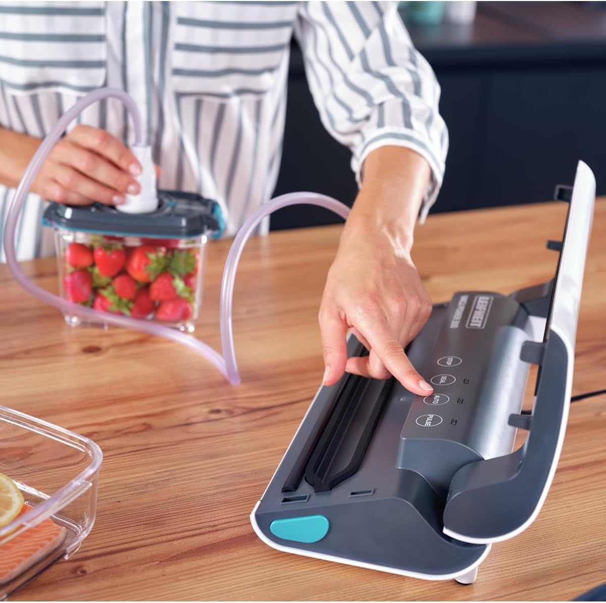 Leifheit Machine de mise sous vide alimentaire Vacu Power 500, appareil pour emballage sous vide + 10 sacs sous vide alimentaire (20 x 30 cm)