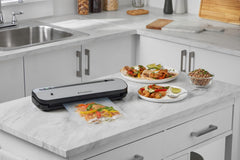 FoodSaver FFS005X Machine sous Vide avec Compartiment de Rangement pour Rouleau et Cutter, Fonction Pulse pour Aliments Fragiles, Inclus Accessoires et Sacs de Mise sous Vide Assortis